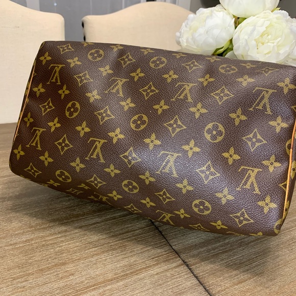 Authentic Louis Vuitton Speedy 30 in Mono - Picture 5 of 17